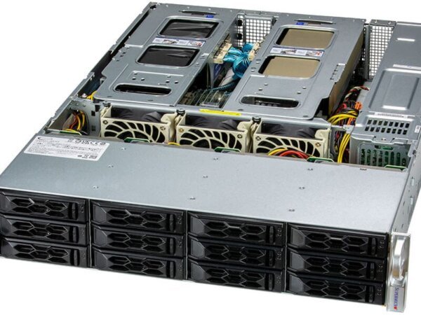 Servidor Supermicro SYS-620C-TN12R 2U 12 Baias NVMe/SAS/SATA com Dual Xeon, até 6TB RAM e 4 PCIe 4.0 x16